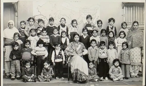 1982 · Kids: Oriental Academy, Jammu class photograph